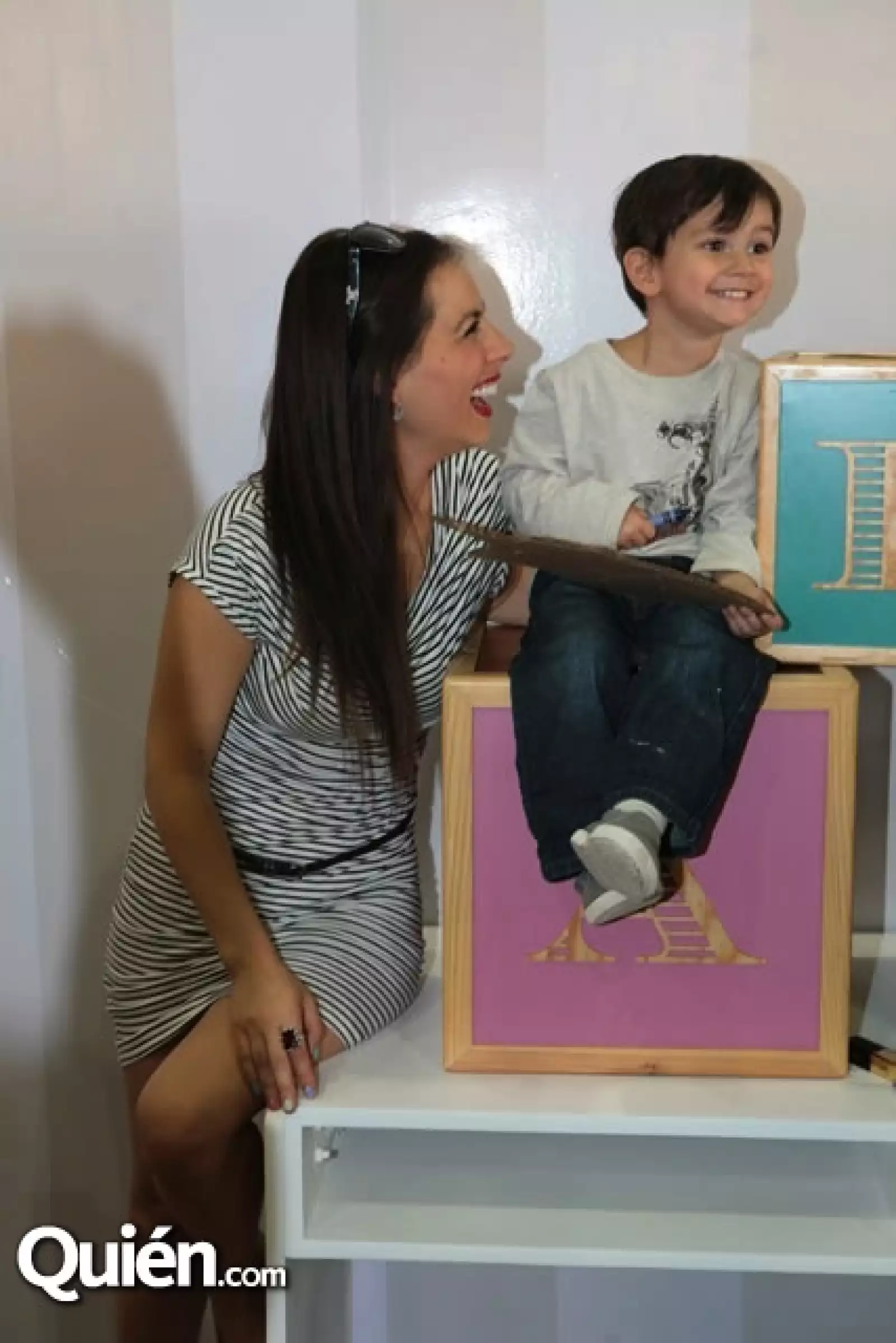 Claudia Lizaldi e Iam Sean