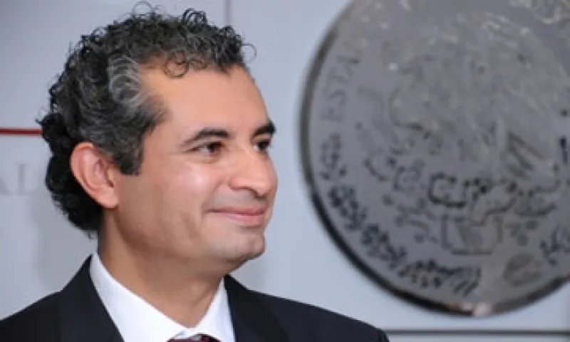 El titular de la CFE, Enrique Ochoa Reza, busca que las redes de  transmisión y distribución lleguen a otros países.   (Foto: Notimex)