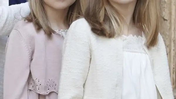 Leonor, princesa de Asturias y su hermana, la infanta Sofía. La mayor es primera en la línea de sucesión al trono de España.