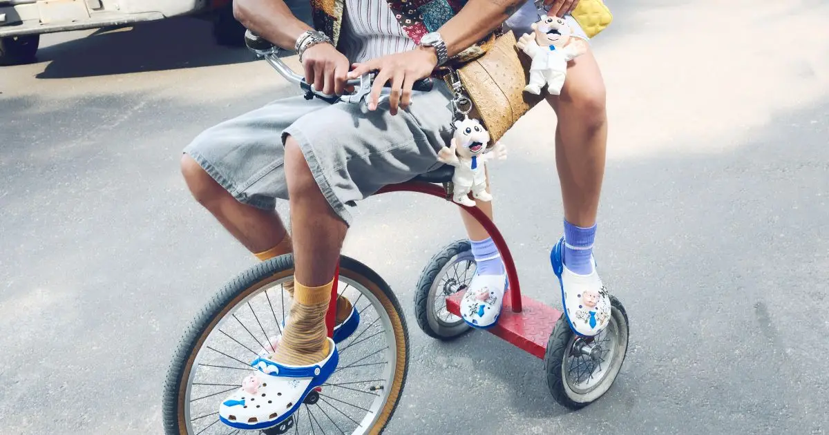 simi x crocs.jpg