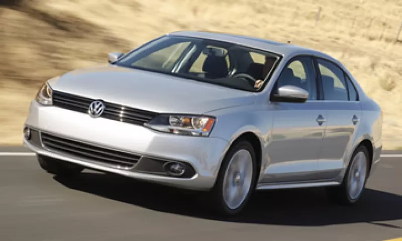 Volkswagen aseguró que 10 conductores de sedanes Jetta 2011 y 2012 se han quejado de sufrir quemaduras. (Foto: AP)