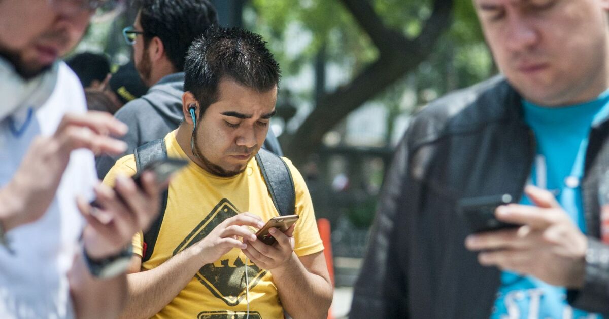 Meksikalılar daha fazla veri tüketiyor ancak telefona daha az para harcıyor.