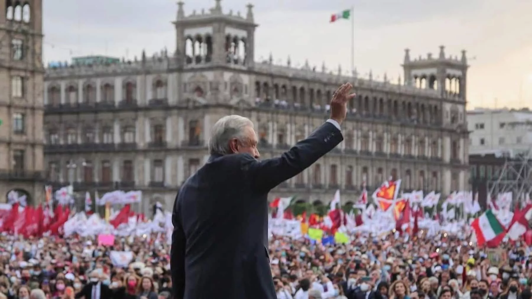 Andrés Manuel López Obrador en una de sus concentraciones en el Zócalo durante su presidencia.