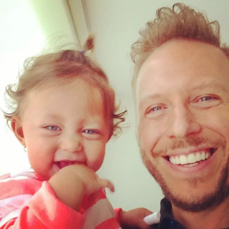 La llegada de su hija Emma fue un parteaguas en la vida del cantautor, quien cuenta en entrevista cómo ha vivido esta inspiradora etapa.