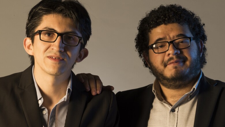 Guillermo Guadarrana y Rodrigo Ramírez desarrollaron la plataforma que notifica sobre eventualidades, horarios viales, asesoría legal e información sobre impuestos de los automóviles.