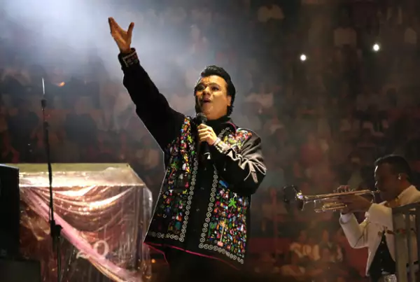 Según Nicolás, Juan Gabriel era un letrista torpe.