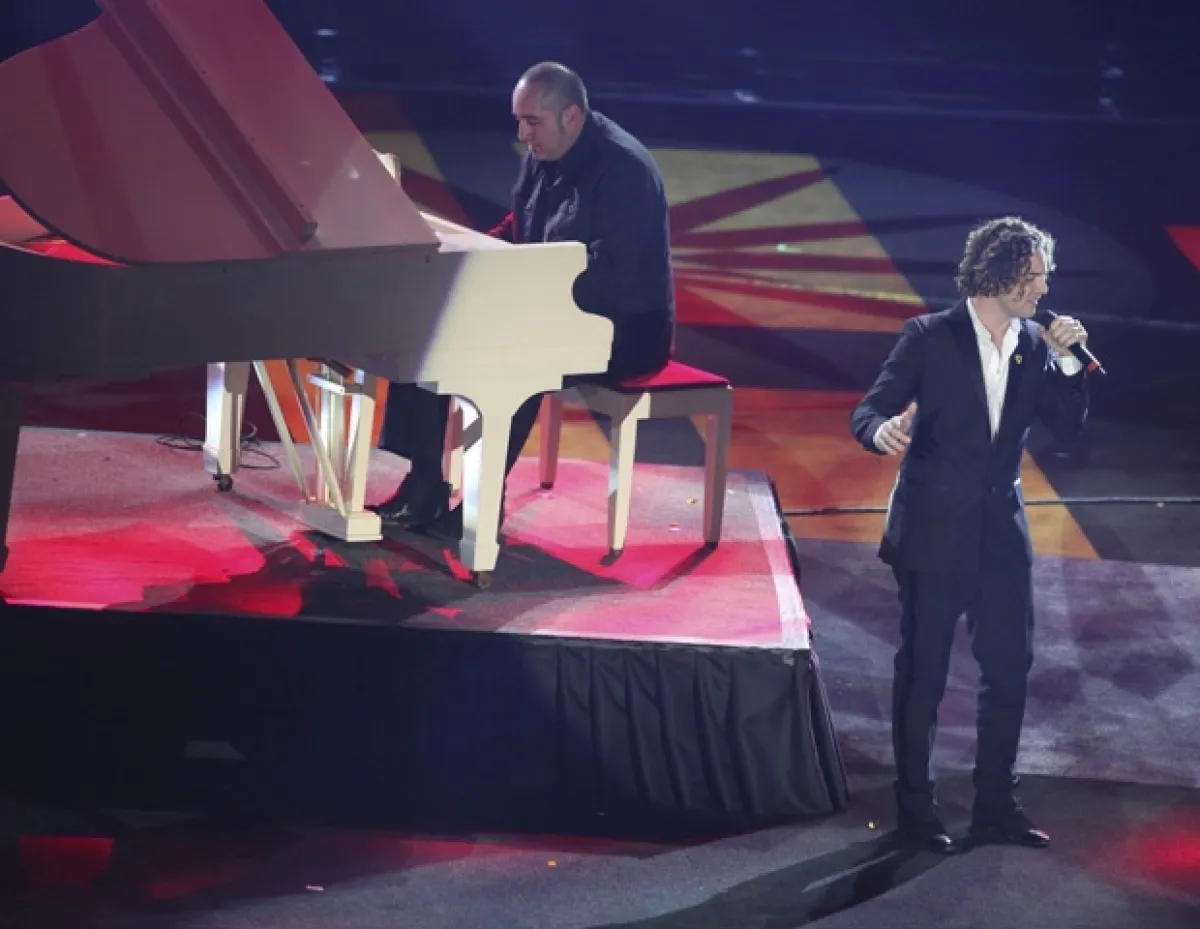 La interpretación a dueto de Bisbal y Syntek cautivó al público.