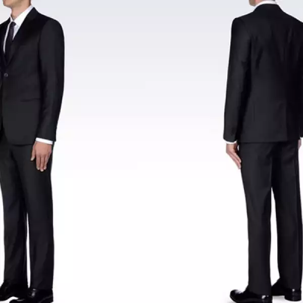 El código de indumentaria sugiere sacos de dos botones y si prefieres puedes elegir un tono gris oscuro.