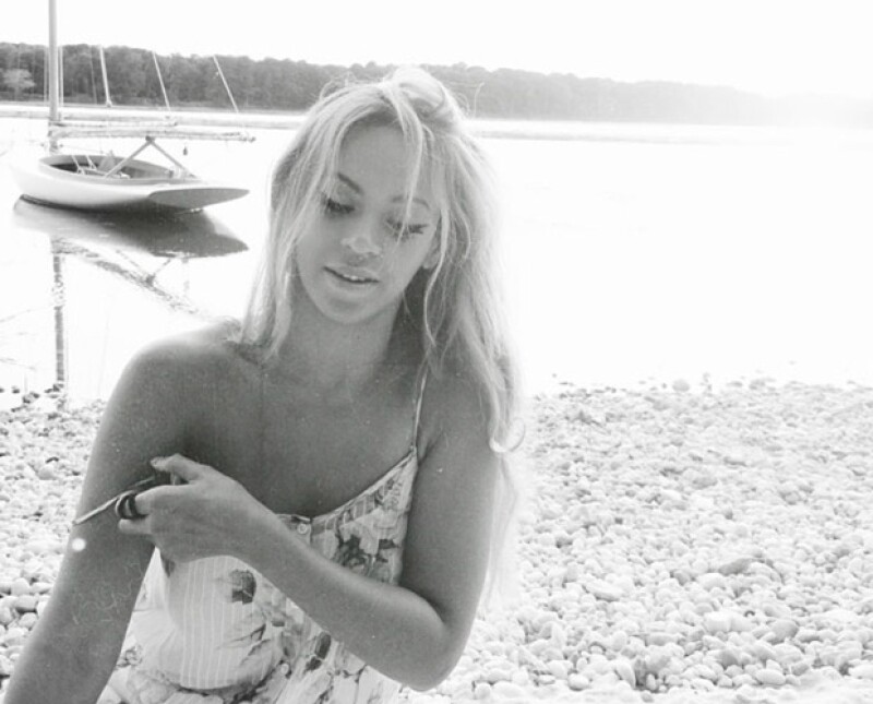 Beyoncé al natural, regalando sus más sensuales expresiones a sus fans en Instagram.