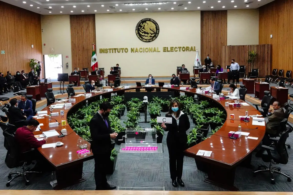 El INE en sesión de consejo general
