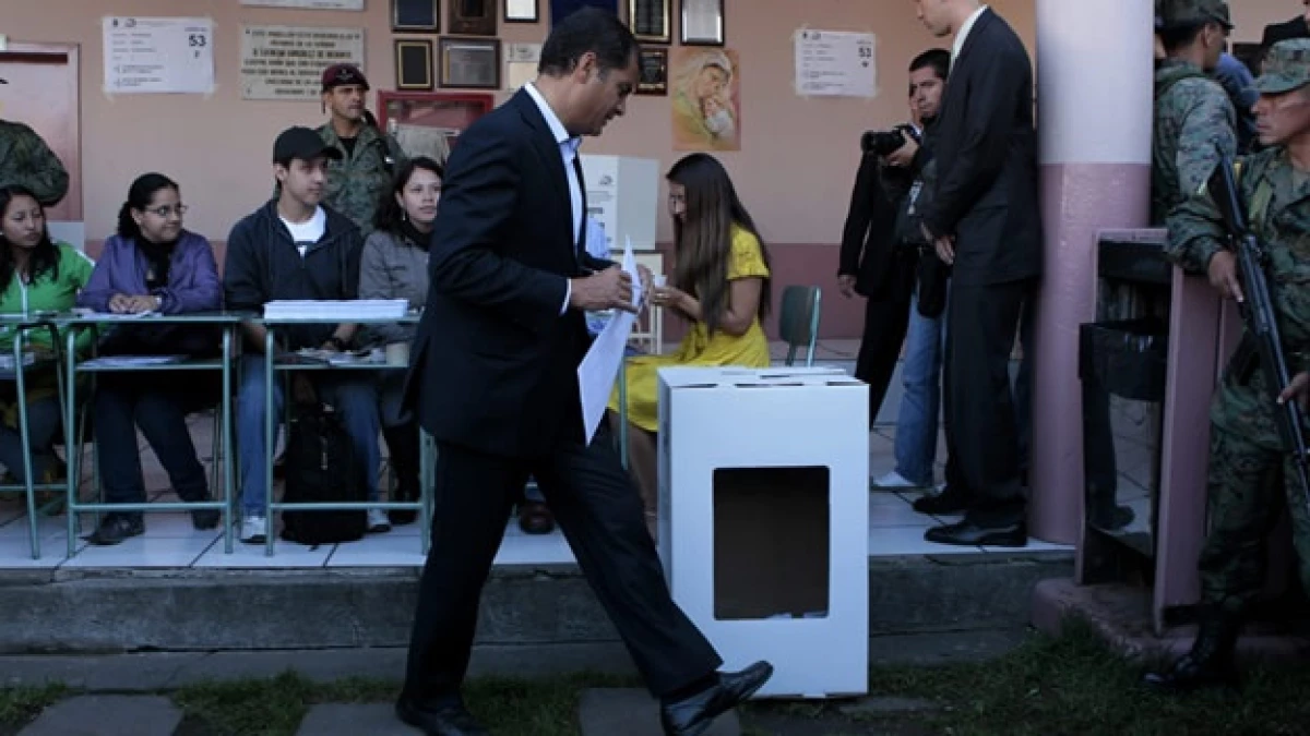 rafael correa, consulta ciudadana