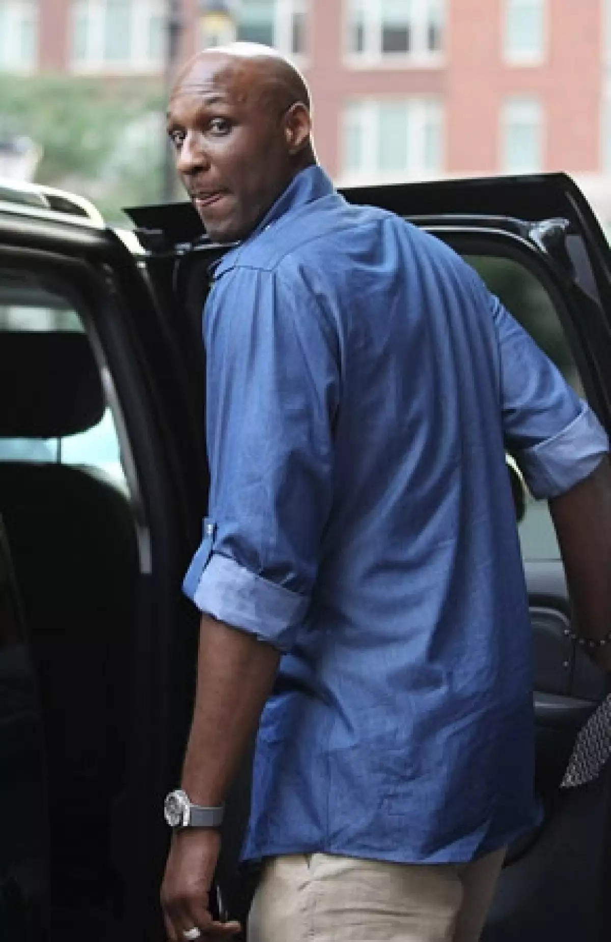 El esposo de Khloé Kardashian tuvo que ser detenido este viernes en la madrugada por manejar bajo los efectos de alcohol y posiblemente de alguna droga.