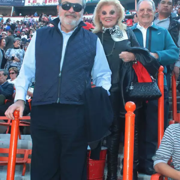 Carlos Slim, María de los Ángeles Aldir de Vázquez y Olegario Vázquez Raña