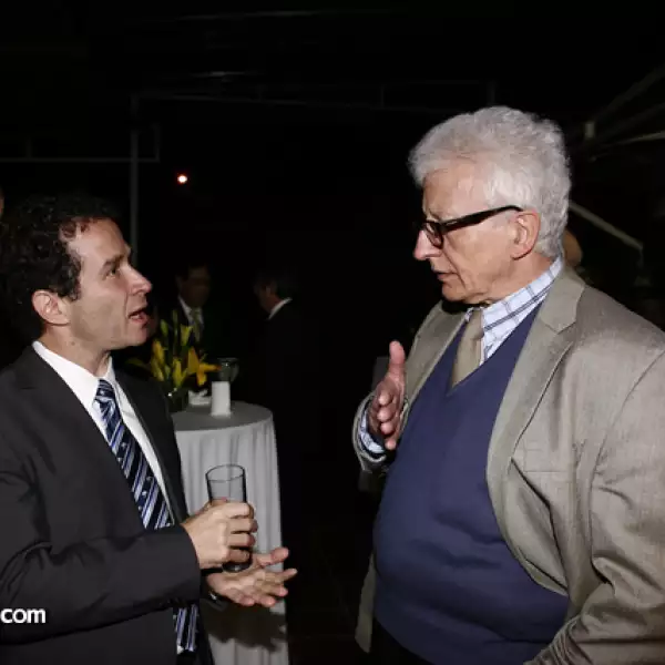 Nathan Wolf,Fernando Tudela