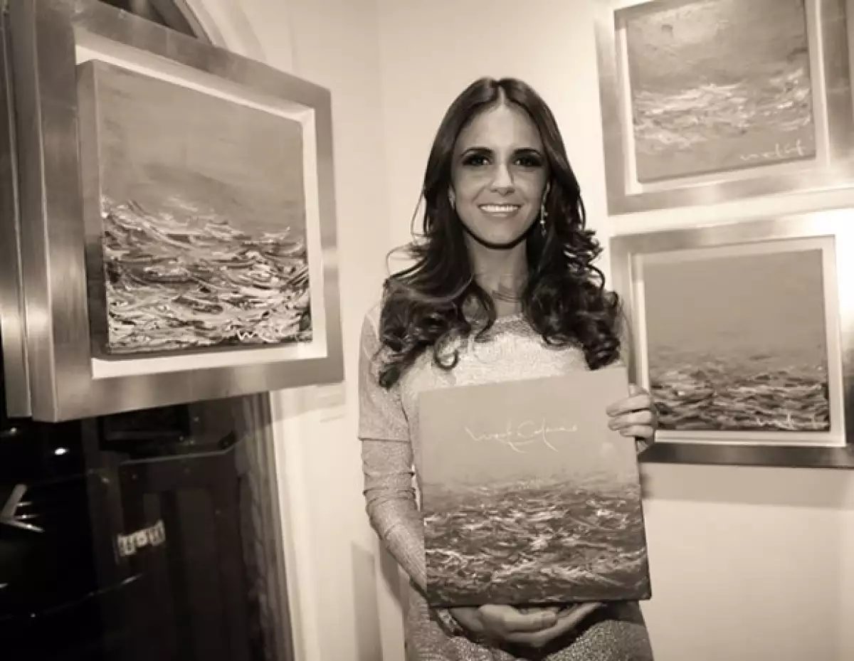 Actualmente se encuentra exhibiendo su nueva obra `El corazón por encima de la razón´ en la galería de Óscar Román, la cual estará presentada hasta el nueve de este mes.