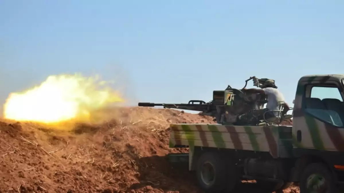 Integrantes de la oposición de Siria atacan a militantes de ISIS en Azez, territorio sirio