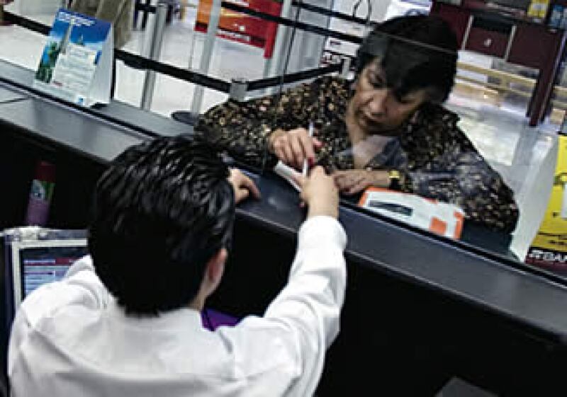 Los créditos vencidos de la banca aumentaron en 2008. Banorte alcanzó un índice de 8%. (Foto: Gilberto Contreras)