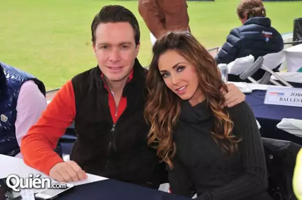 Anahí y Manuel Velasco. Causan polémica en cada evento al que asisten porque ella es del medio del espectáculo y él es político y además Anahí tiene muchos seguidores.