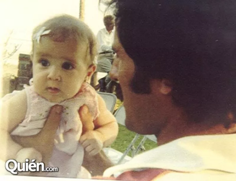 Platicamos con la guapa tapatía en exclusiva y nos contó cómo es su relación con su papá, que le admira y en qué se parece a él.