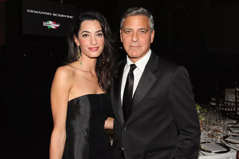 La biografía no autorizada del actor revela sus supuestos planes para convertirse en presidente de Estados Unidos, además de que tuvo que casarse con Amal Alamuddin para esconder su homosexualidad.