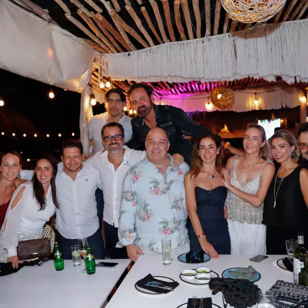Luis Peniche, Alberto Díaz, Marilú Gutiérrez, Christian Peniche, Rodolfo Sandoval, Rodrigo Constandse, Farough Fatemi, Ivonne Salinas, Regina Cámara, Ivette Espinosa, Román Lecanda