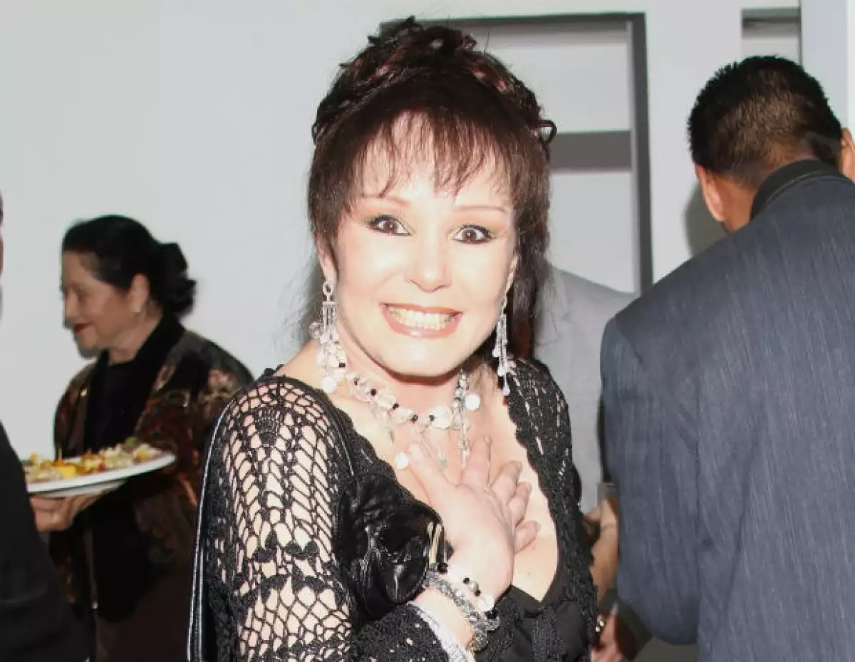 Se confirma el fallecimiento de la estrella mexicana a los 62 años de edad por consecuencia de un infarto al corazón.