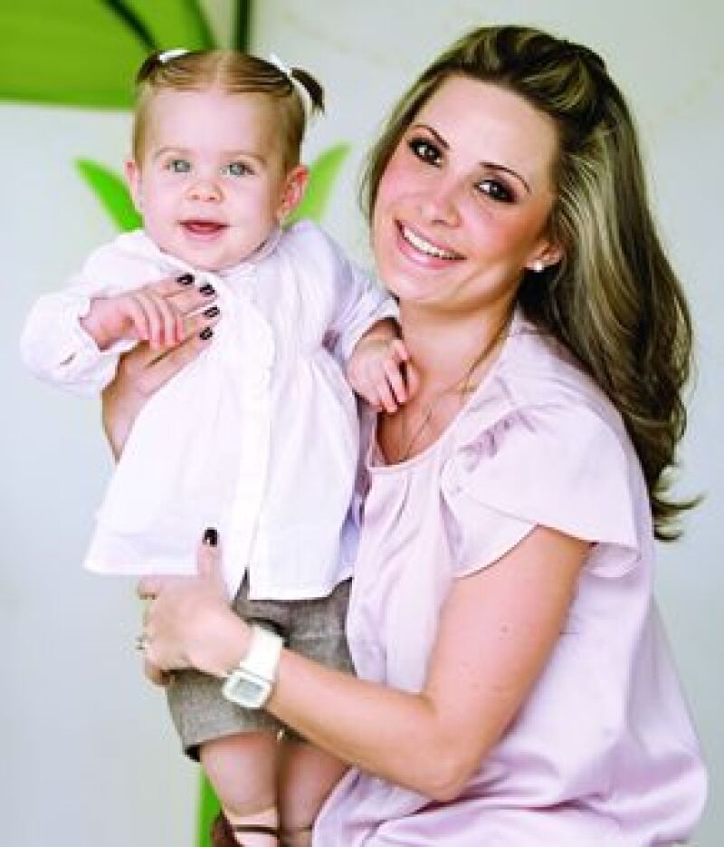 Magda Aviña y Ninna. Su primer bebé; el papá es Gino Gerini.