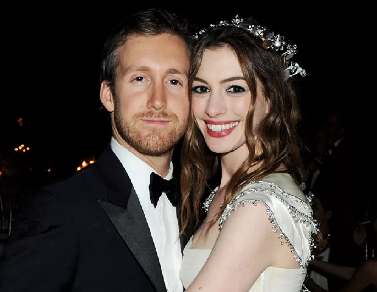La pareja lleva cuatro años de relación y ambos siguen viéndose igual de felices. Aquí Anne luce como muchos hubieran preferido verla.