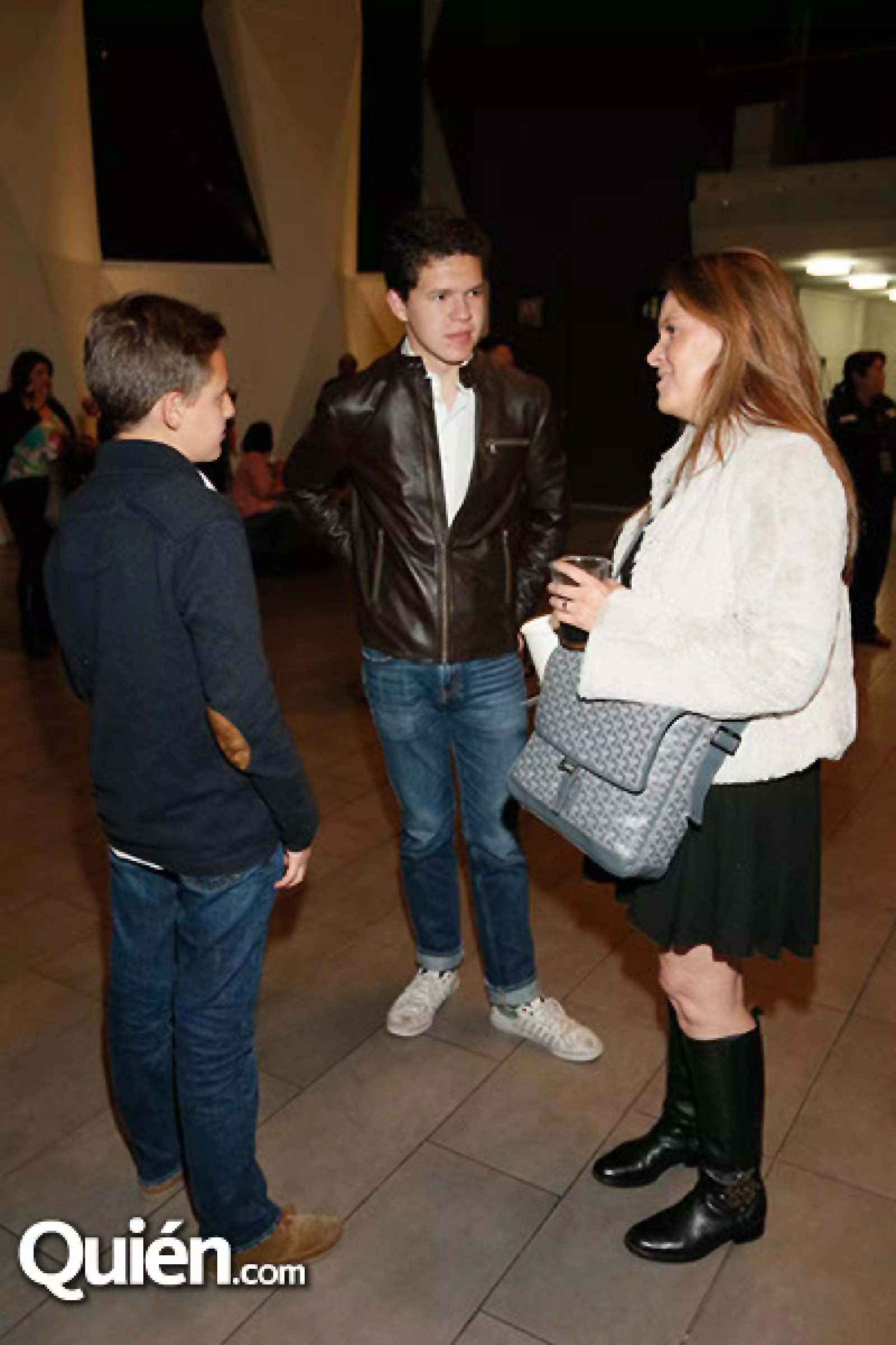 Nicolás y Jerónimo Warnholtz con Silvia Escudero