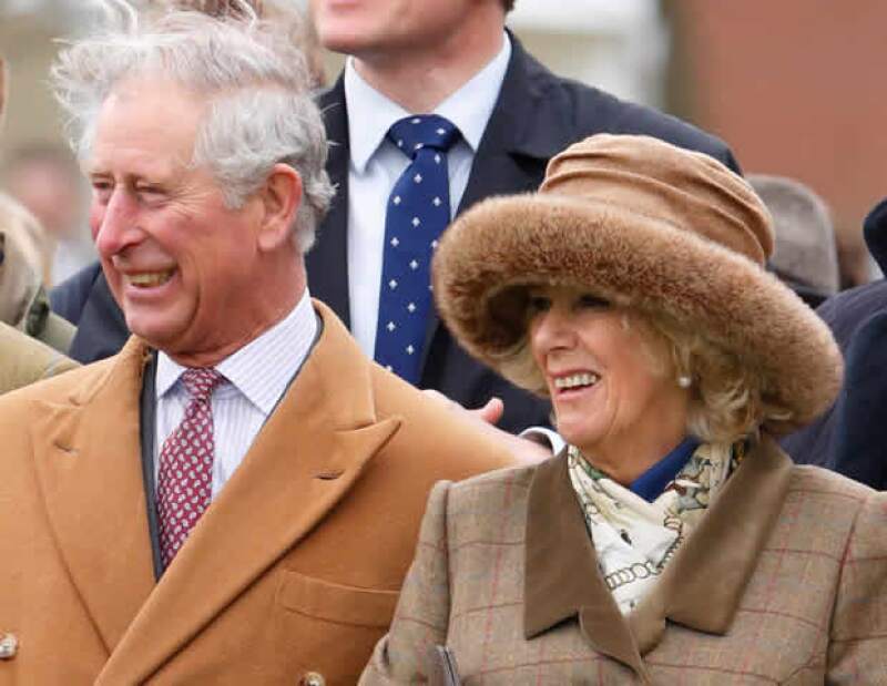 El príncipe Carlos, abuelo de la nueva princesa de Cambridge, y Camila, duquesa de Cornwall, expresaron su alegría por la llegada del nuevo miembro de la familia Cambridge.