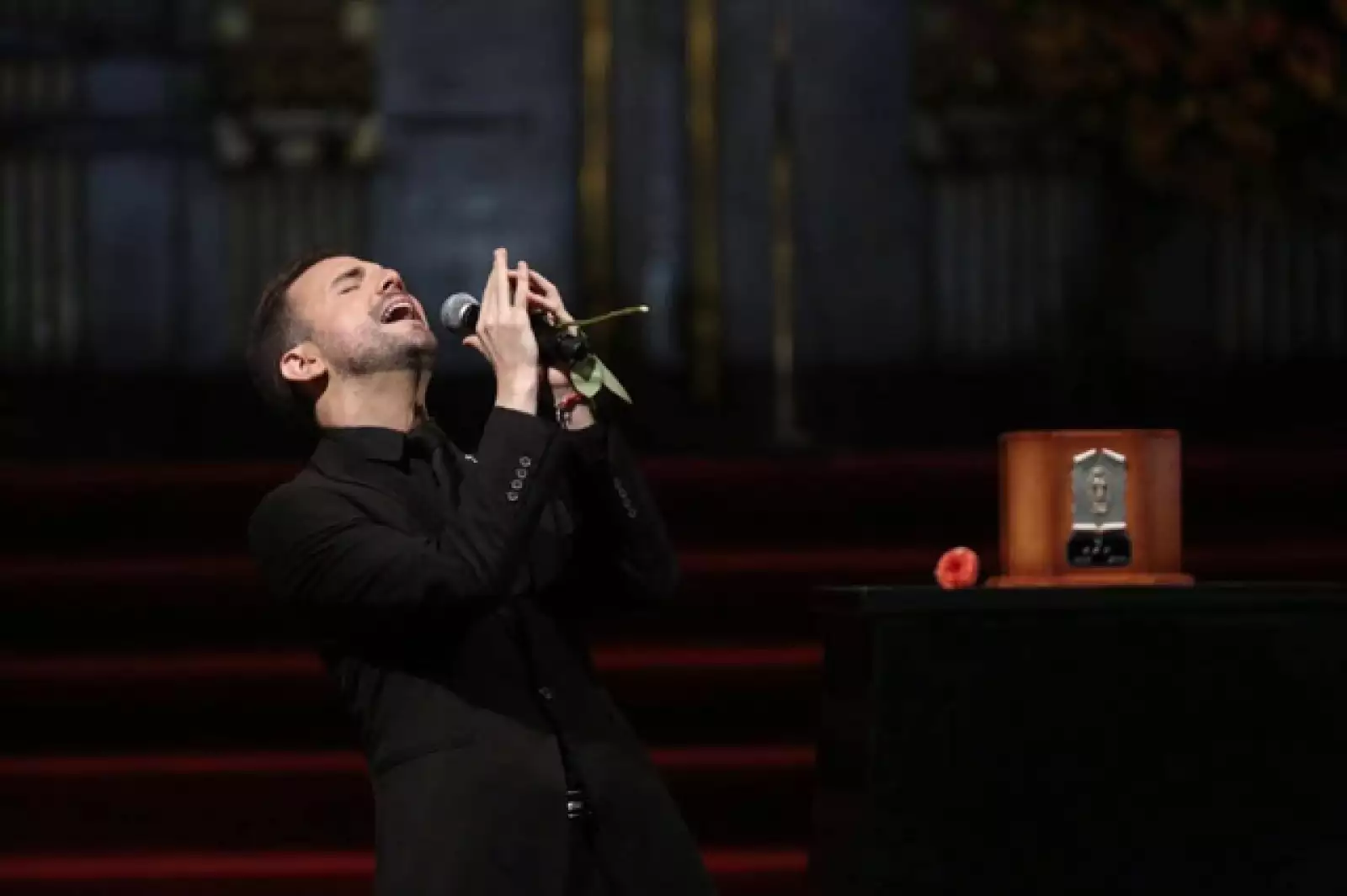 Jas Devael también cantó `Se me olvidó otra vez´.