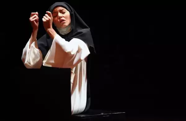La actriz se sintió feliz de hacer su primer papel para teatro.