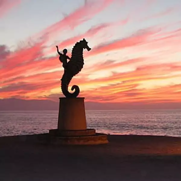 La Secretaría de Turismo (Sectur) informó que los destinos de Puerto Vallarta y Riviera Nayarit, serán la nueva sede del tianguis turístico 2012.