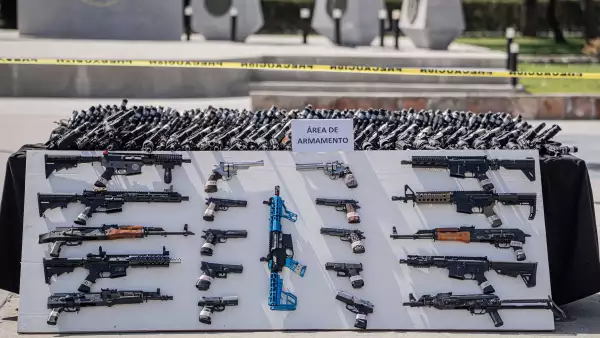 Estados Unidos reconoce su responsabilidad: el tráfico ilegal de armas fortalece a los cárteles mexicanos 