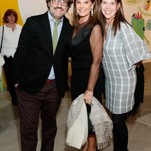 Francisco y Xiomara Laresgoiti con Marinela Servitje