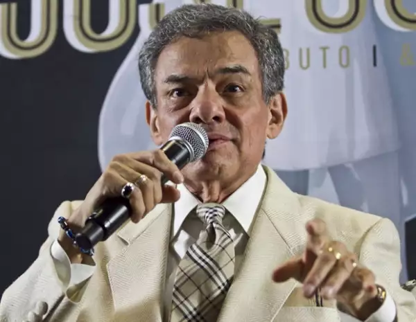 José José planea seguir durante este año con el festejo de sus 50 años de carrera.