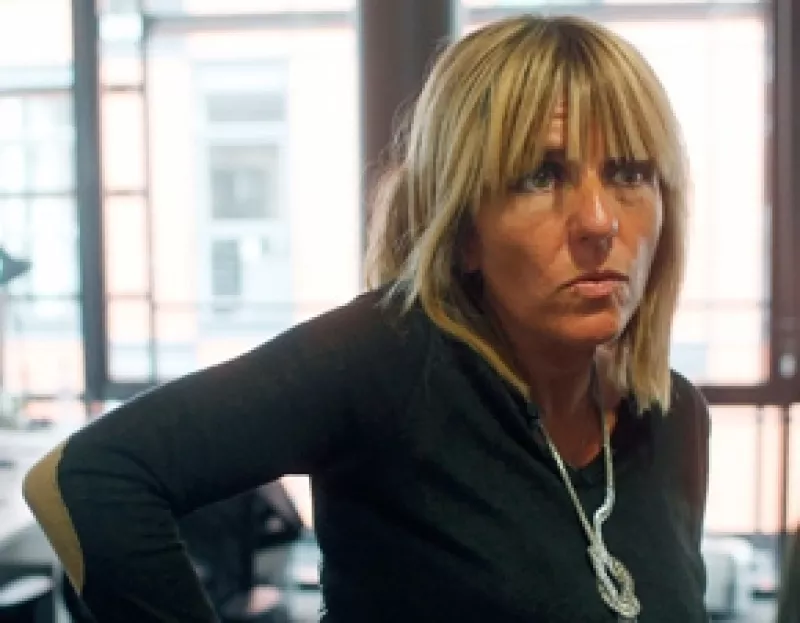 Laurence Pieau, directora de la revista Closer acudió a las autoridades francesas ya que mucha gente ha expresado su desagrado por las fotos de Kate topless, mediante mails intimidantes.