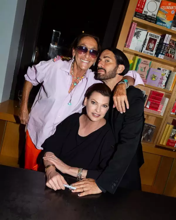 Firma de autógrafos de Linda Evangelista