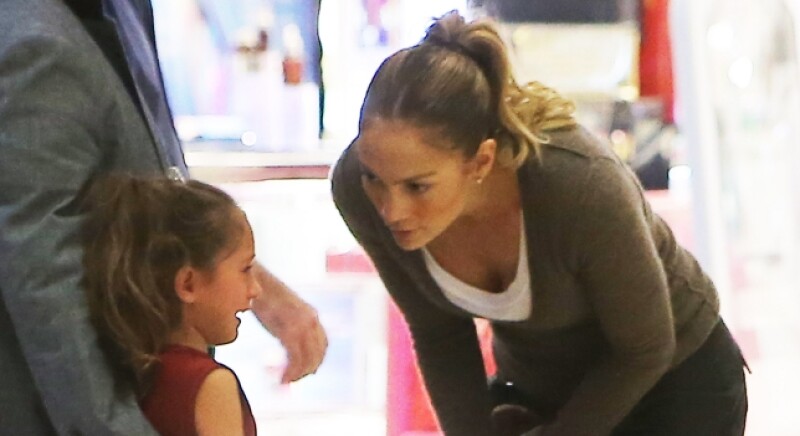 Jennifer Lopez es una mamá paciente y tolerante con sus hijos.