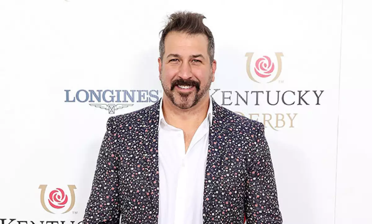 Joey Fatone, ex integrante de la boy band de los 90, ahora será empresario, al abrir una franquicia de hot dogs en Florida.