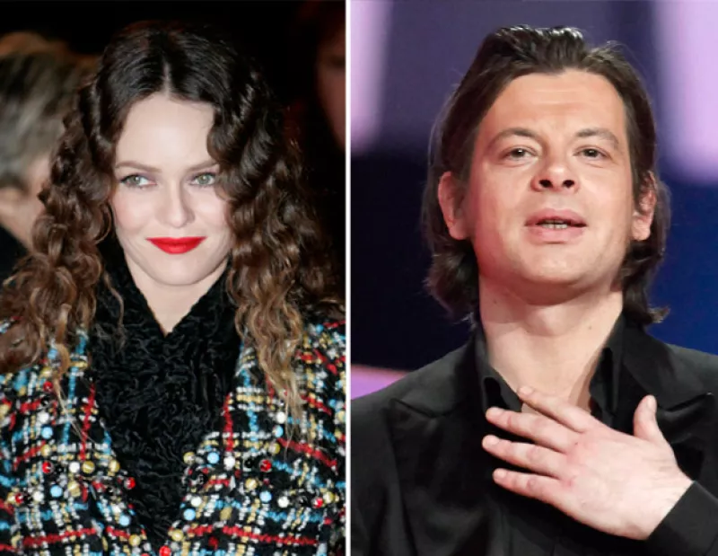 Se dice que despues de separarse de Johnny Depp, la cantante podría haber comenzado una relación con el músico Benjamin Biolay, a quien conoció por medio de Karl Lagerfeld.