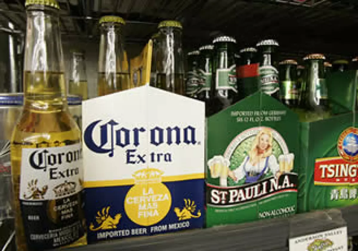 La cervecera se enfrenta a un panorama complicado debido al incremento en el impuesto que grava sus productos. (Foto: AP)