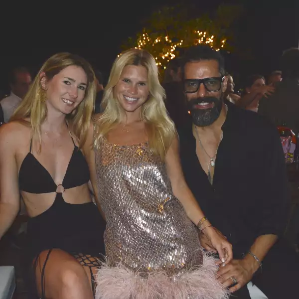 Haley Zidik y Antonella Vera y Enrique Hernández Pons