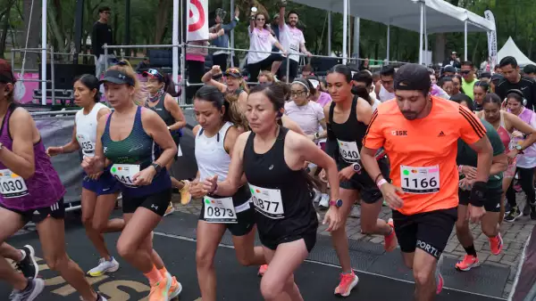 imagen del pelotón iniciando la Carrera Acelerar el Futuro 2023.