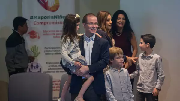 Candidatos y niños