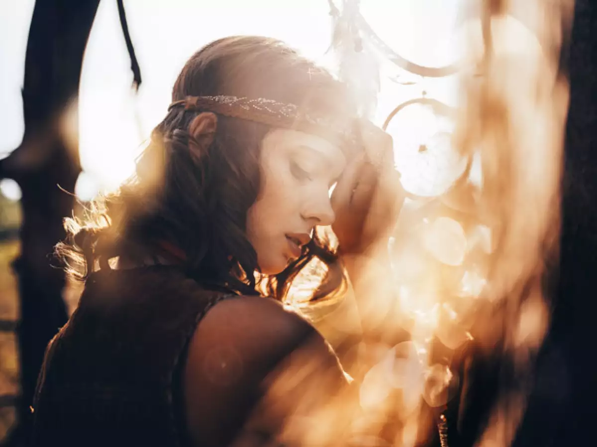 Personajes como Cathriona White y Robin Williams han sufrido dicha enfermedad, sin embargo, detectada a tiempo puede salvar muchas vidas.