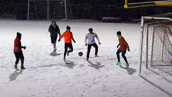 El gobierno de EU recomienda permanecer en casa mientras dura el paso de 'Jonas'.