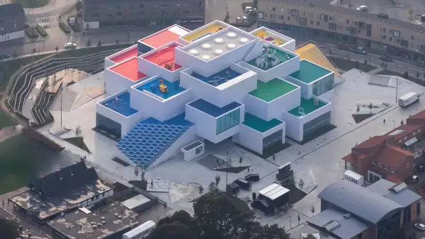 LEGO HOUSE IWAN BAN.jpg