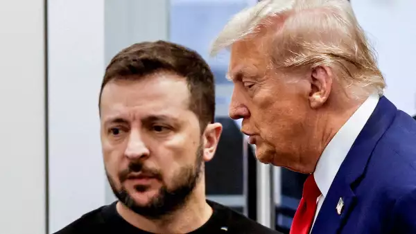 El presidente de los Estados Unidos, Donald Trump, habla con el presidente ucraniano Volodymyr Zelenskiy en la Casa Blanca en Washington, D.C., EE. UU., 28 de febrero de 2025.