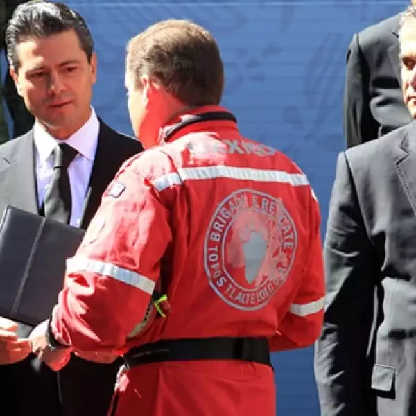 Homenaje rescatistas Pemex 